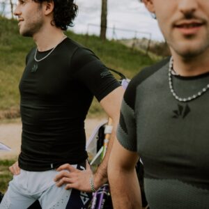 maglie collezione ss26 bt ts1l v2 indossate da due motociclkisti