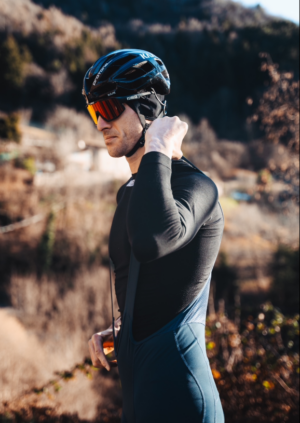 ciclista indossa intimo termico di Umbrail in Dryarn®