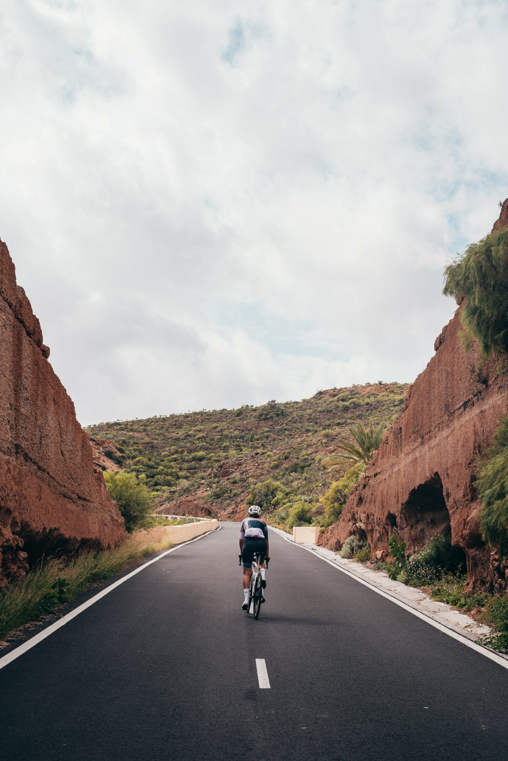 HOW TO FLY UPHILL 5 tricks to cycle uphill faster, regardless of